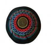 Kipa, jarmułka z kolorowym haftem